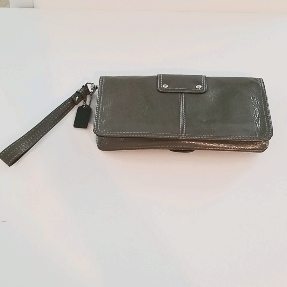 Coach Soho Gray Patent Wristlet Bag - Picture 5 of 16
